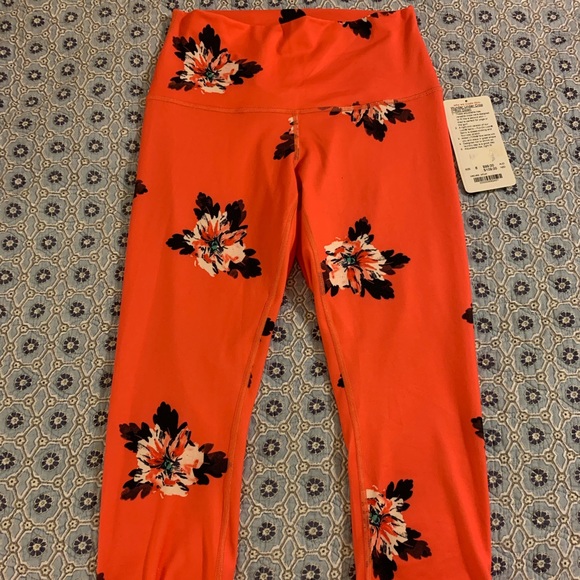 lululemon athletica Pants - Lululemon wunder under crop size 8 NWT